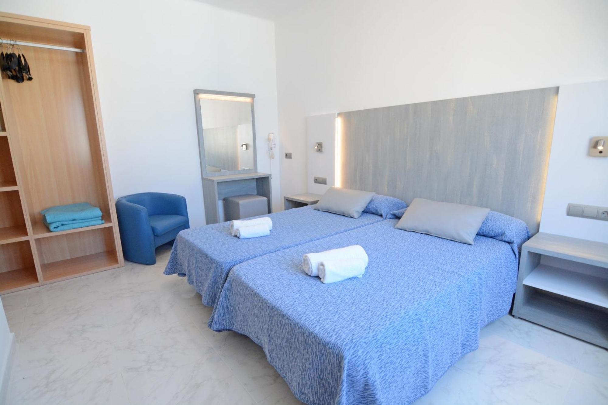 Apartamentos Playa Sol Es Canar  Room photo
