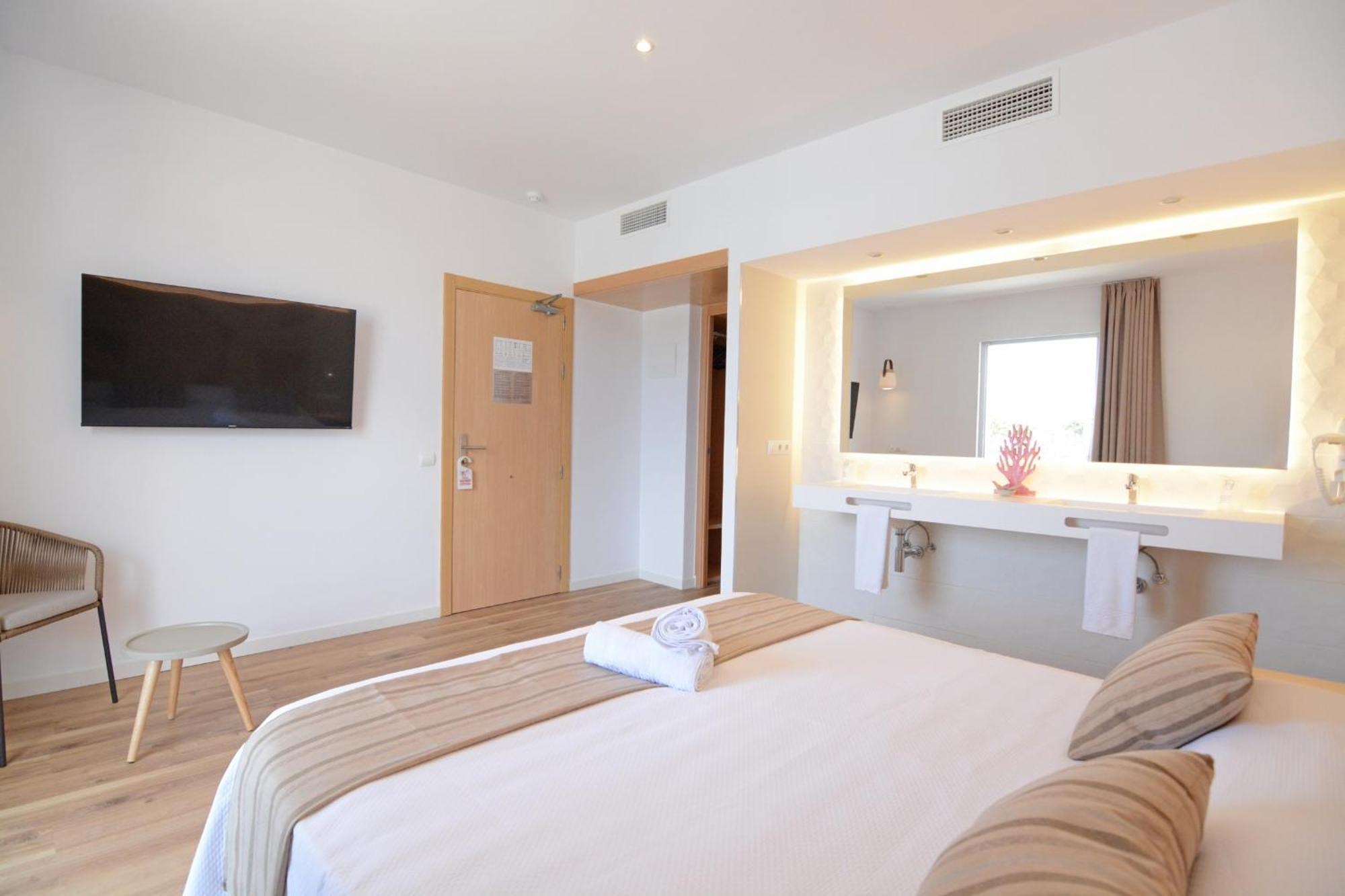 Apartamentos Playa Sol Es Canar  Room photo