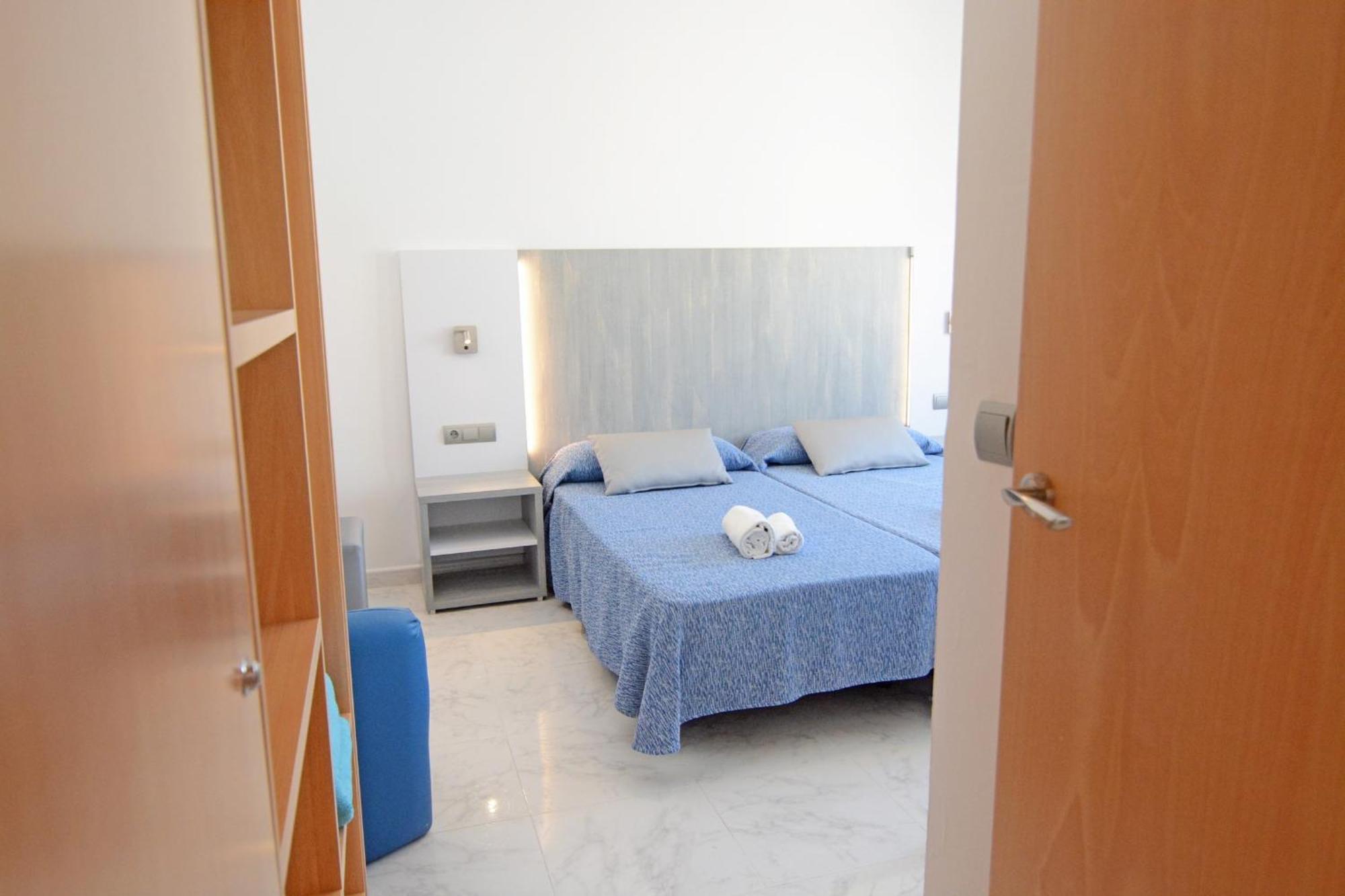 Apartamentos Playa Sol Es Canar  Room photo